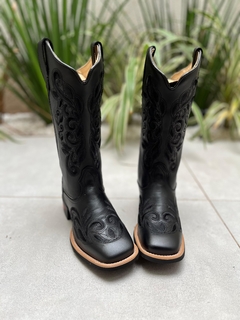 BOTA TEXANA BORDADO RAMOS PRETO COURO PRETO - comprar online