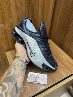Nike shox r4 preto e prata cheap
