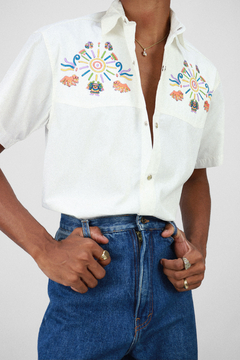 P | Camisa Bordada Vintage Importada