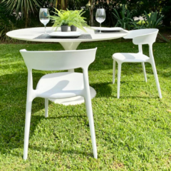 Mesa Comedor Tulip Blanca Exterior 80cm + 2 Sillas Sonrisa Blancas