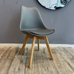 Silla Tulip Gris Pata Madera