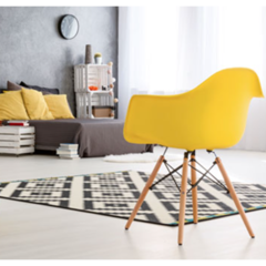 Sillón Eames Amarillo Pata Madera en internet