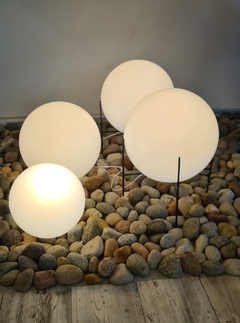 Lampara de Mesa Hierro Esfera Blanca - Muebles de diseño | Gift Collection