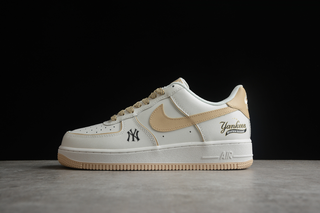 TÊNIS NIKE AIR FORCE 1 YANKEES WHITE - Dark Sneakers