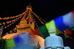 Buda, las banderas y la noche
