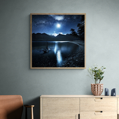 Venus y la luna reflejadas sobre el lago en internet