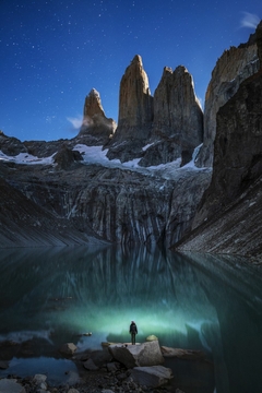 Torres del Paine Iluminadas por la luna llena