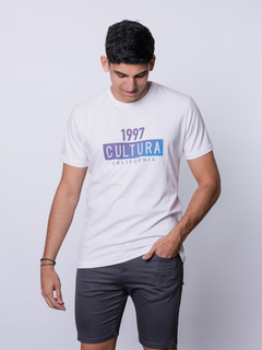 REMERA CLÁSICA ESTAMPADA