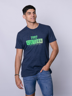 REMERA CLÁSICA ESTAMPADA