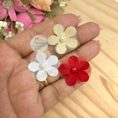 Mini flor de cetim com organza e pérola - 5 unidades - comprar online