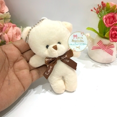 Urso Bege de pelúcia c/ laço marrom 12cm chaveiro - unidade