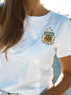 Remera Bordada Escudo AFA - Argentina en internet