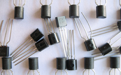 Conjunto com 20 transistores tipo BC (100mA, 50V)
