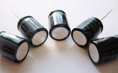 Conjunto com 5 capacitores 50V - 1000uF