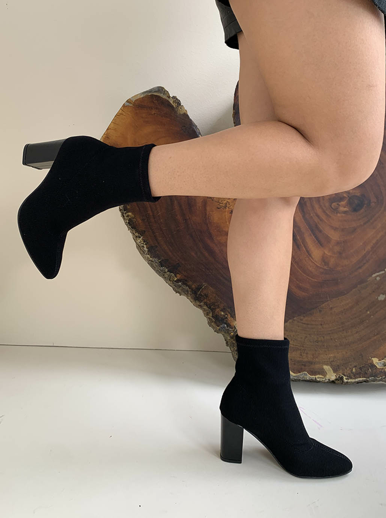 Bota via marte cheap cano curto verniz