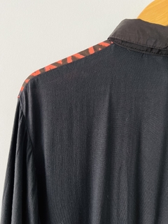 001830 . Camisa negro/coral T.3 - tienda online