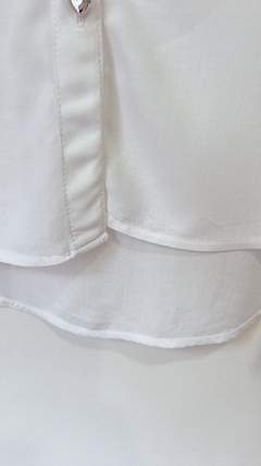 Art.8755 Camisa Blanca aplique TM amplio (detalle) - tienda online