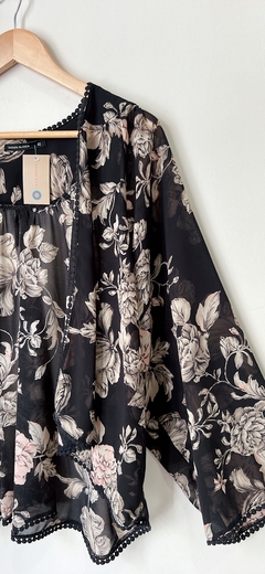 Art.6268 Kimono Negro Flores TL - comprar online