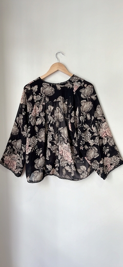 Art.6268 Kimono Negro Flores TL en internet