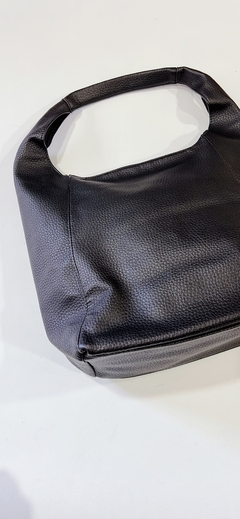 Art.6880 Cartera Basement Negro detalle cazabreva