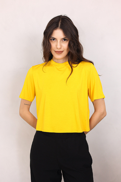 T-SHIRT NEW BASIC CARECA CROPPED AMARELO GIRASOL