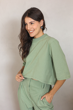 T-SHIRT ALGODÃO CROPPED VERDE ALECRIM