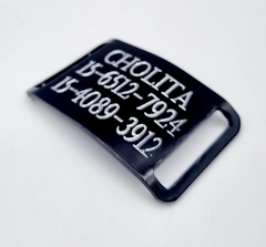 Chapita Pasador anodizado para collares de 3cm de ancho color negro con DOS telefonos en internet