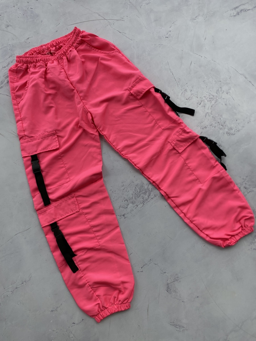 PANTALON CARGO ROMPEVIENTO Comprar en Mas Que Flow