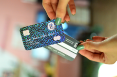 Gift card simil Tarjeta de crédito (9x5cm) con puntas redondeadas F/D + Laminado Glitter x 150 u. - comprar online