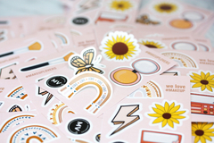 Mini planchas de stickers calados ¡Ideal para regalar a tus clientes! (6,2x9,4 cm) x 160 U.