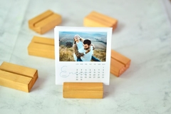12 Polaroid calendario 11x10cm + taco de madera - Imagine Soluciones Graficas