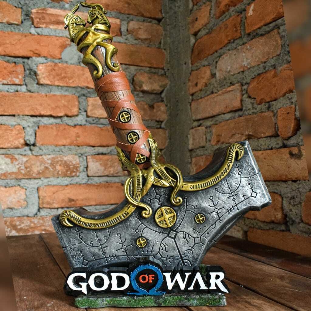 Fã de God of War: Ragnarok cria versão real do Mjolnir