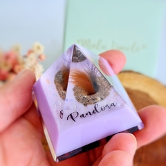 Pirâmide com pelinhos 5cm - comprar online