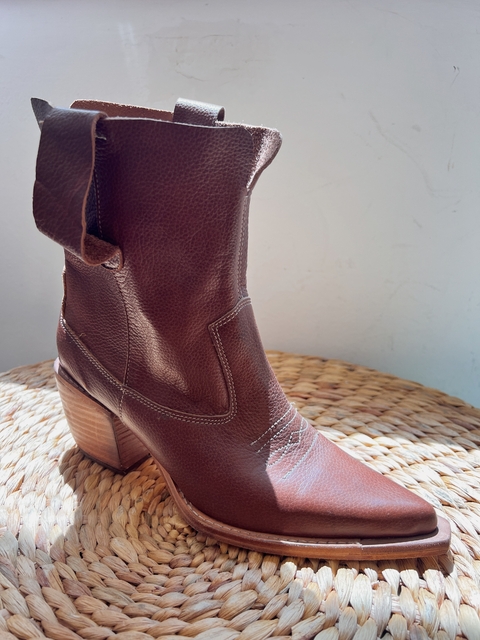 BOOTS BROWN