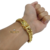 Cordão+Pulseira Grumet 13mm Fecho Mãos Pingente Cruz Mãos Cravejado Banhado a Ouro 18k na internet