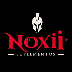 Logo de Noxii Suplementos, con un diseño que incluye un casco de guerrero y el nombre de la marca en letras rojas sobre fondo negro.