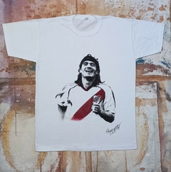 REMERA DE ORTEGUITA PINTADA A MANO Y SERIGRAFIA