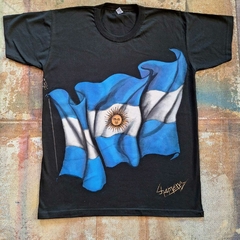 REMERA DE NUESTRA BANDERA ARGENTINA PINTADA A MANO