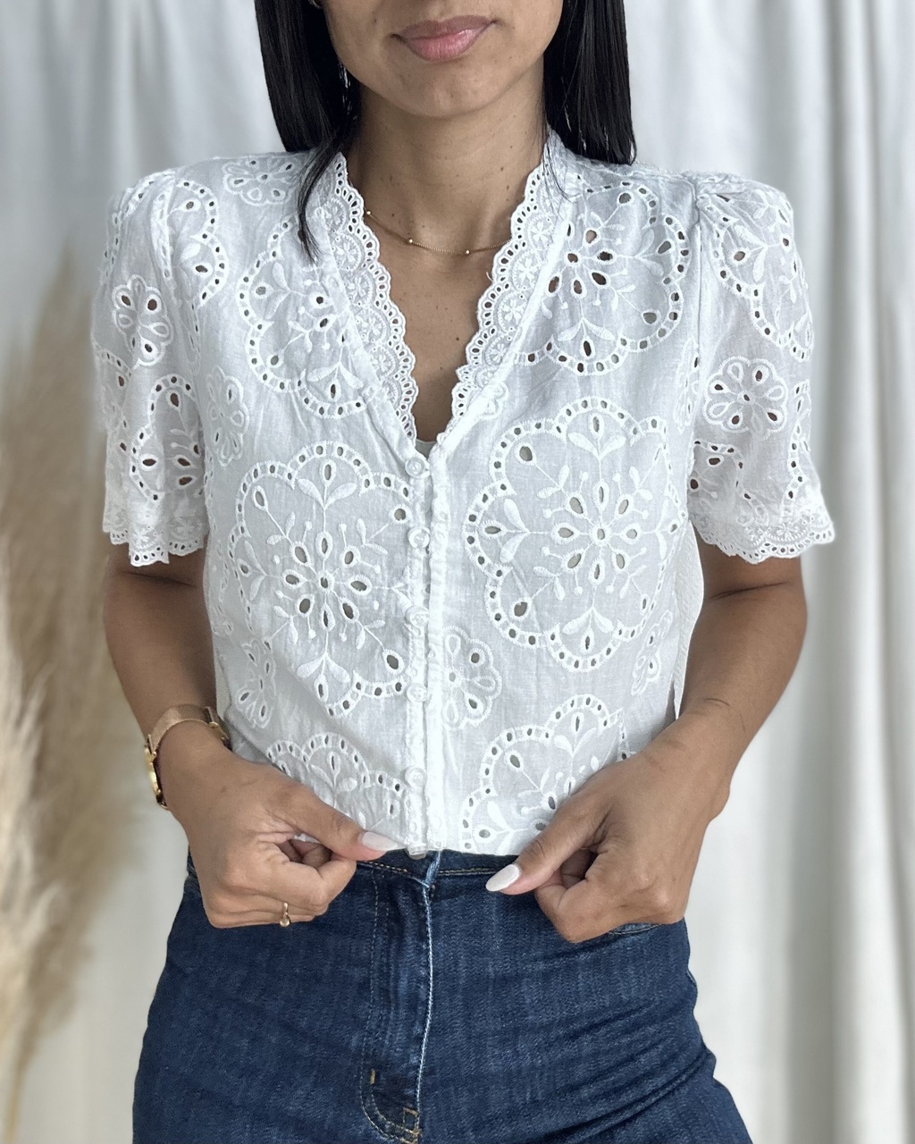 Camisa Ginevra de Broderie con Puntillas Elegantes