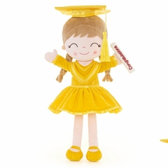 GLOVELEYA - BONECA 40CM SPRING FORMATURA AMARELO - LOIRA COM NOME - Mamu Kids Store