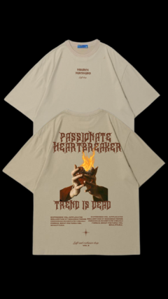 REMERA OVERSIZED "PASSIONATE HEARTBREAKER" | Soft Drop 2 (SE ENTREGA A PARTIR DEL 06/02/23)