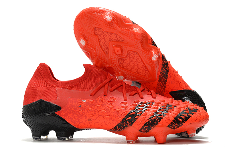 Chuteira Adidas Predator Freak.1 Low FG Campo Vermelha e Preta