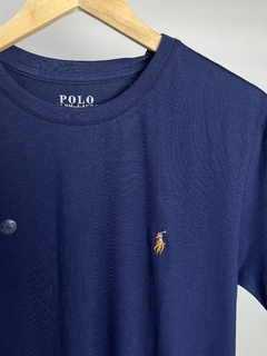 Camiseta Ralph L . | Azul Marinho Clássica | Seda Pima. - comprar online