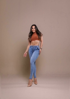 Imagem do Calça Jeans Feminino Skinny Com Lycra, Cintura Alta, Empina Bumbum Com pinças Frontal, Revesst jeans 39306