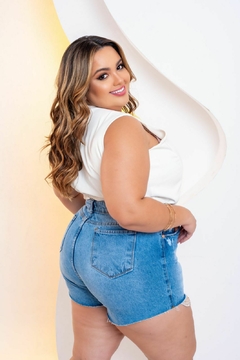 Imagem do Short Plus Size Jeans Feminino Sem Lycra, Cintura Alta, Brilho E Barra Diferenciada, Revesst Jeans. 40611