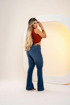 Imagem do Calça Jeans Flare Feminino Com Lycra, Cintura Alta Com Barra Larga Boca De Sino, Revesst Jeans. 40534