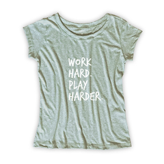 Camiseta Feminina Estampa Work Hard na internet