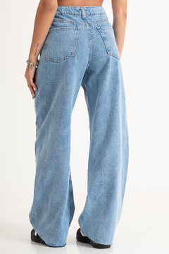 Jean JOHN WIDE LEG CELESTE CON BIGOTES en internet