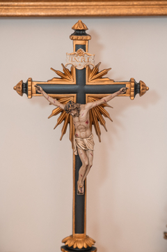 Crucifixo clássico mesa 50 cm na internet