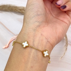 Pulsera cinco tréboles chicos nácar dorado - AP018 - comprar en línea